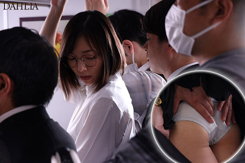 地味OLの私は潮を吹かされる淫らな指マンにハマりました。 峰玲子 1