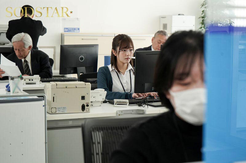 市役所の窓口勤務の青空さんは悪質なカスハラ親父の肉便器です。平凡で真面目な同僚が性処理ペットに成り下がる姿に思わずクズ勃起 青空ひかり 3