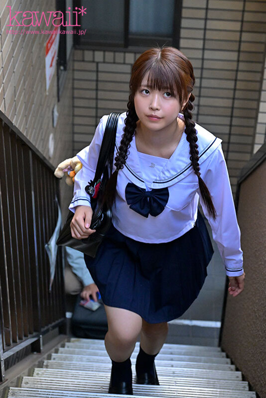 いつもマジメ無口な義娘が、ある日嫁不在の間にニコニコ笑顔で…義父の俺におぱんつちらちらパンチラしてきた。 青坂あおい 2