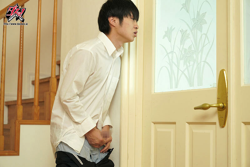 カノジョよりも彼女のお母さんが性癖にぶっ刺さり、勃起しすぎてチ〇ポが痛い。 安斉愛結 2