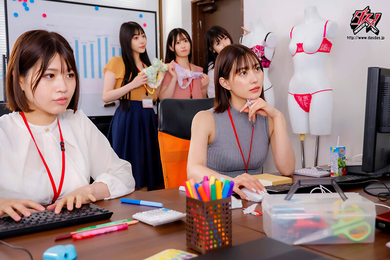 【VR】初8K フリースタイル 没入感特化型VR 下着メーカーに勤務したら、男はボク一人。業務で下着姿の女性社員を触りまくれるけど、性欲オバケの女上司からはセクハラ三昧で精子を搾り取られてます！ 美谷朱音 3