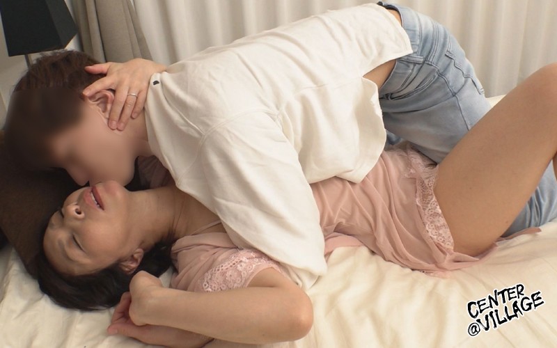 熟女デリヘルで働くことになった私。今日のお客様は息子でした… 中山穂香 3