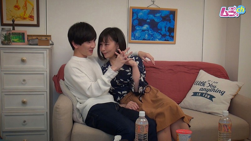 カップル盗撮 色気ムンムンの女が年下彼氏のウブな反応にS心掻き立てられ腰振りSEX 3