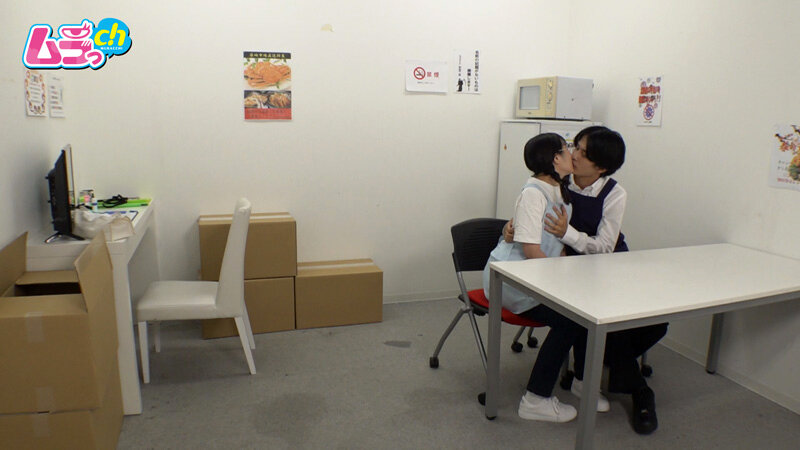 ニンゲン観察 ヤリチンイケメン店長の生チ〇ポ中出しも受け入れちゃう、恋に恋しがちな地味っこアルバイト女子 4