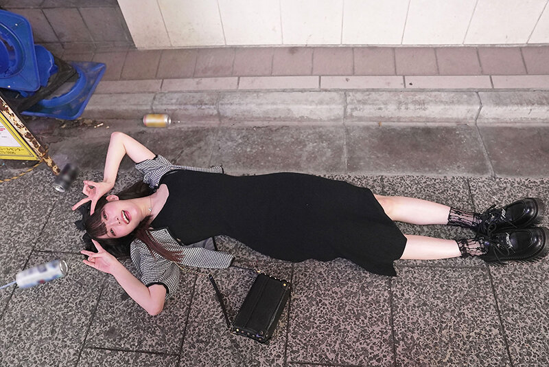 酔い潰れ寝転びギャルをお持ち帰り！@歌舞伎町 イラマ・スパンキング・首絞め へべれけ5P やよい （メスガキ31） 三葉やよい 2