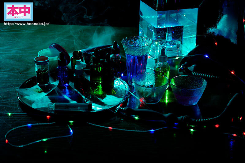 七瀬アリスの体内に10種類の媚薬を注入！どんどん下品にキマりまくる7変化 濃縮媚薬マン汁だらだらで相手のチ●ポもキマって止まらない中出しと射精30発 1