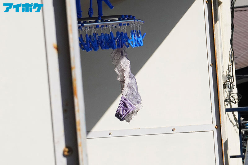 隣のドスケベ奥さんがパンティを干す昼下がりは欲求不満のサイン 天海つばさ 1