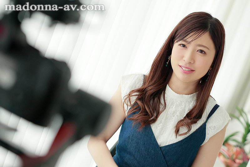 その笑顔、ずっと見ていたい。 弘中優 28歳 AV DEBUT ハートに刺さる微笑み、不倫したくなる距離感―。 1