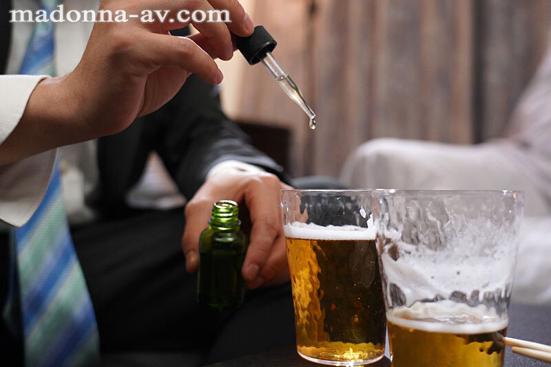 昔ツルんでいたセフレと偶然の再会… 部下の妻になっていたので、エビ反り媚薬キメセクで再び俺のオンナだと思い知らせた。 水川スミレ 1