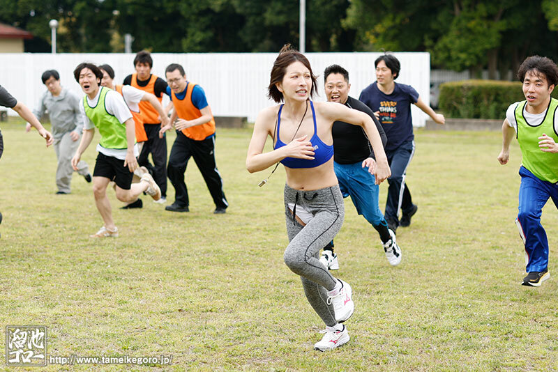 3泊4日の合宿に引率した人妻は、気が狂うほどレ×プされ続けるー。 【走って捕まって犯●れて、走って捕まって犯●れる。】 夢実かなえ 1