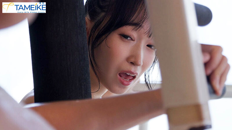 筋肉バリキレ！性欲異常！男の汗と精子の匂いでドスケベ覚醒する肉食妻のエグい程下品な汗だくち○ぽトレーニング 蓮実クレア 2