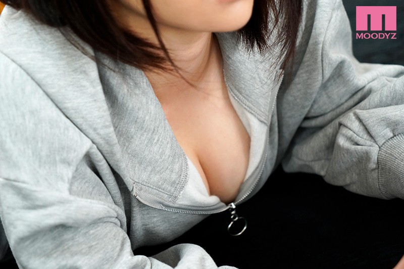 女として意識した事なかった幼なじみが隠れ巨乳だったのを知ってその場のノリでSEXを頼んでみた 佐藤りこ 1