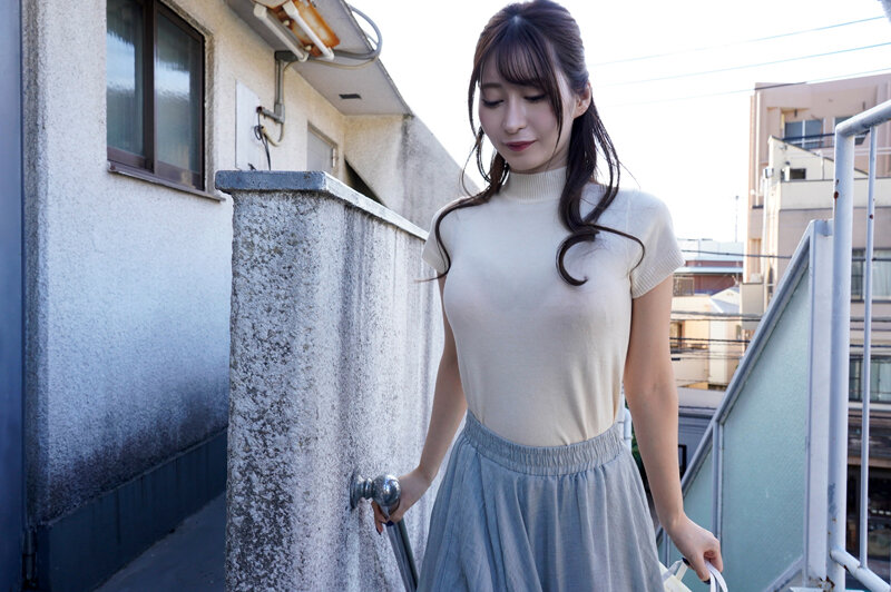 下の階に引っ越してきた人妻が巨乳すぎる！押しの弱さに付け込んで大きくてやわらかいおっぱいを堪能しながら中出し 夏夜える 1