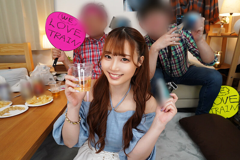 【VR】終電逃した超美人な電車サークルの女性メンバーが泥●してドエロ全開で発情し何度も生チ〇ポを求める濃厚中出しセックス 結月りあ【8K】 2