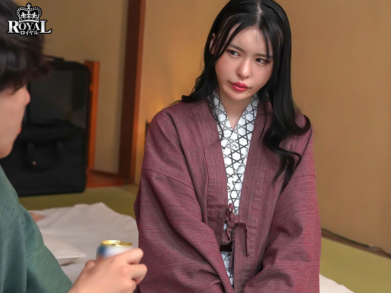 朝起きたら部屋に浴衣がはだけた後輩女子社員！いつも生意気で悪態ばかりついてくるのに、甘えてきたので… 黒島玲衣 1