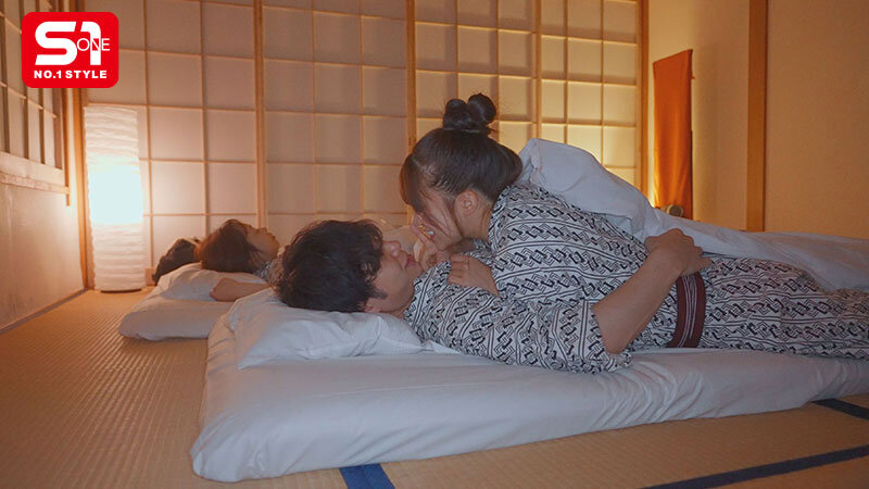 彼女、彼女の妹との温泉旅行で妹の方が二人きりになるたびに甘え密着ボディタッチからのおねだりキッス、 たまらず勃起するとジュボジュボしゃぶり始め暴発寸前チ●ポを色んな体位でハメてきて意のままに大量射精しちゃう恥ずかしい僕。 川越にこ 4