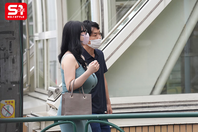 顔よりデカい胸のせいで…乳だけで身バレしてしまった人妻風俗嬢の末路…。 旦那不在の間、ご近所さん御用達のヤラれ放題Mカップ みなみ羽琉 4