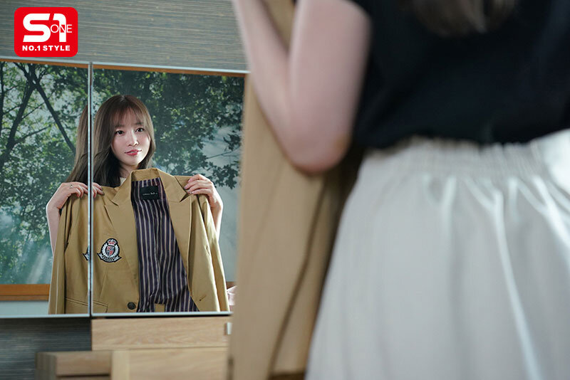 妻の学生時代を知らない俺は姪っ子の制服を盗み着していた妻の姿に異様な興奮を覚えて…5年ぶりに抱いた妻が最高すぎた 夢乃あいか 1