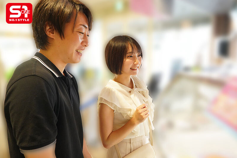 無邪気なのにスッゴくエッチ たくさんはしゃいで、えっちする。昼は無邪気で夜は妖艶─ショートカット×上目遣いがず・る・い！！密着2人だけのヤリまくり濃密デート 糸井瑠花 1