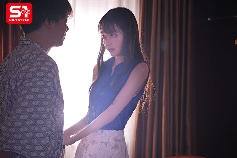 ロケ先で軽蔑している中年セクハラプロデューサーとまさか相部屋に… 朝まで続く絶倫性交に不覚にも感じてしまった地上波アイドル 石田佳蓮 1