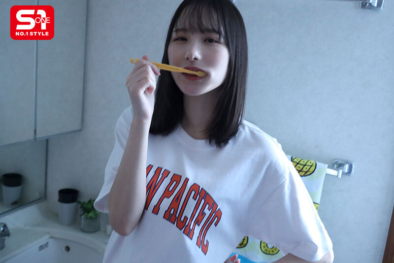 【レビュー】『ヤリサーの男達に雑に寝取られといてピースなんかすんなよ…』村上悠華が魅せる衝撃のNTR問題作 1