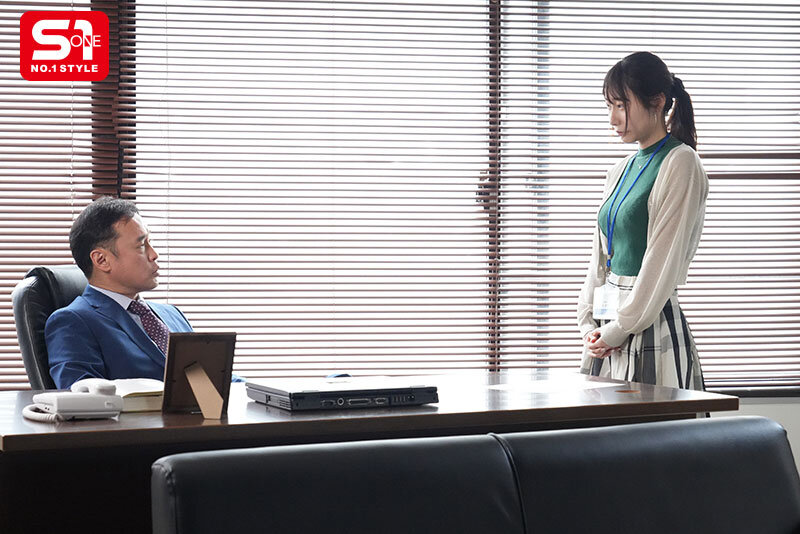 下着メーカーに今も残る下劣ハラスメント… 仕事の出来ない女子社員（25）は、ランジェリー着用しか許されない。 篠真有 1