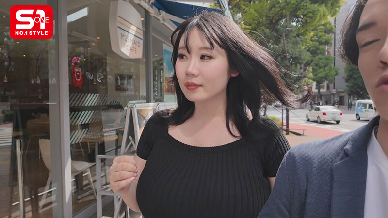 街行く男の視線を独占する 10度見級Kカップのエッロい女を連れて デカ乳露出街ぶらりした後ホテルに入って即ハメSEXしたくない？ みなみ羽琉 2