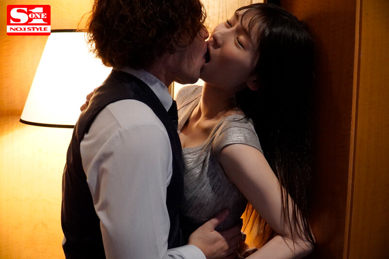 交わる体液、濃密セックス 完全ノーカットスペシャル 山手梨愛 1