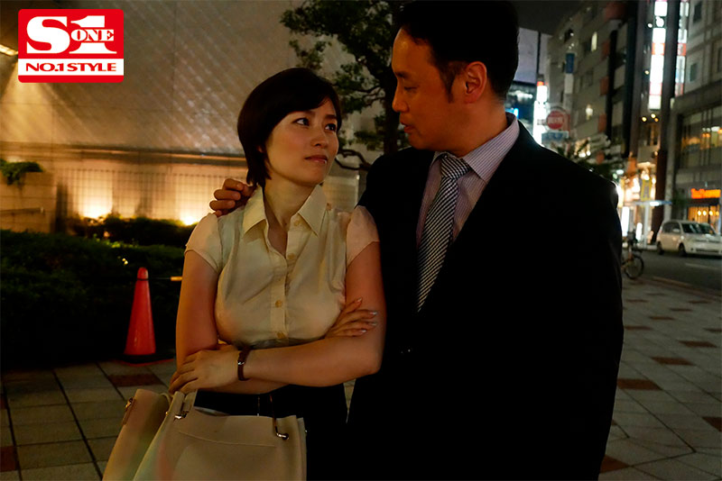 最高のプロポーションを持つ唯一無二の愛人とひたすら浮気セックスする終電までの2時間 奥田咲 3