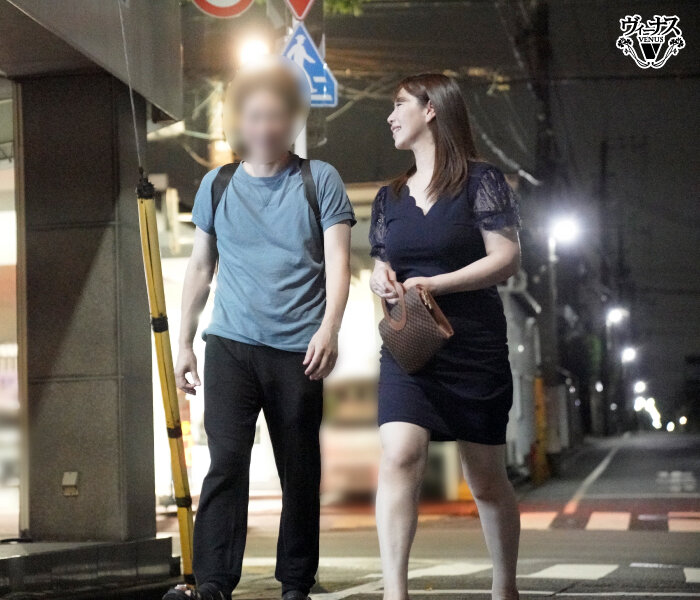 打ち上げ飲み会帰り相部屋NTR 旦那の愚痴を聞いてくれる優しいバイト君（隠れヤリチン）と私（夫は出張中で欲求不満）が中出しセックスしまくった夜 翔田千里 3