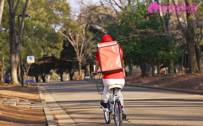 巷でウワサの人妻出張感 男を惑わす肉感完熟デリバリー デカ尻ピタパン溢れ出るフェロモン！推しに弱いむちふわGカップ妻の秘密アルバイト 若宮穂乃 5